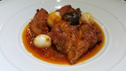 Oven-roasted Chicken with Poached Eggs in Spicy Tomato Sauce