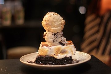 Earl grey and cookies and cream ice cream with S'mores waffle