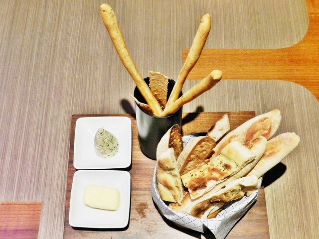 Assorted Home Baked Bread Basket With Seaweed Butter & Salted Butter