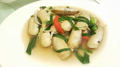 Stir-fried PUTIEN Clam with Ginger and Spring Onion 姜葱炒蛏