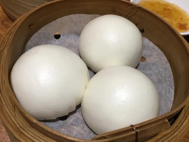 salted egg custard bun流沙包 - not so good