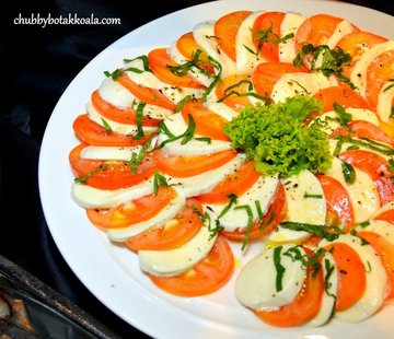 Mozzarella Cheese with Tomato & Basil