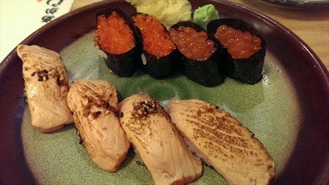 Aburi Salmon Sushi & Ikura Sushi