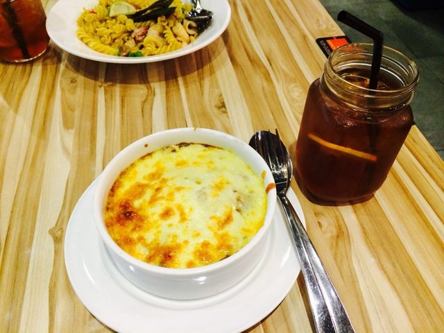 Cheese baked Japanese curry sauce rice with mushroom