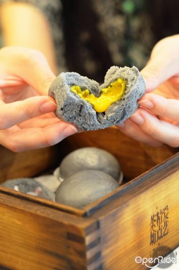 Salted egg yolk bun