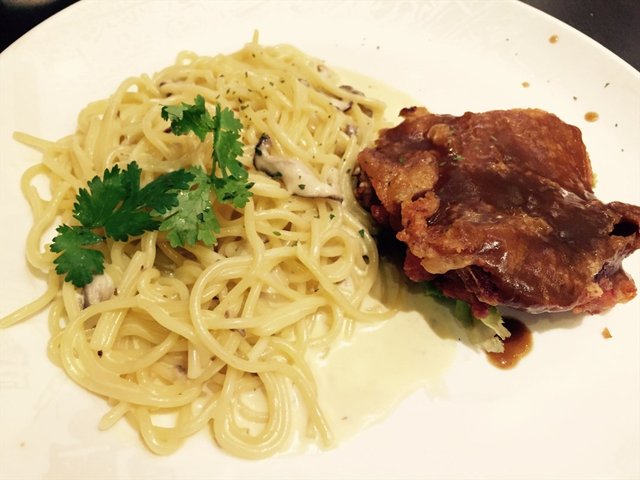 Spaghetti with chicken chop