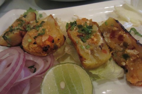 tandoori bharwan aloo (grilled stuffed potatoes)
