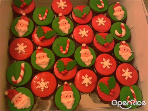 Petite Christmas Cupcakes