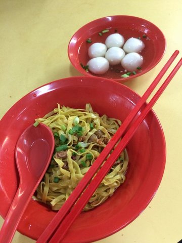 Fish ball noodles 