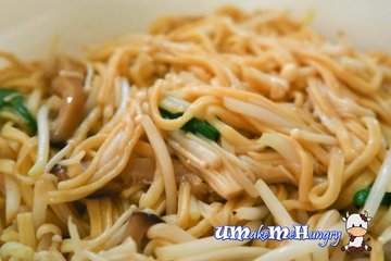 Braised Ee-fu Noodle with Golden Mushroom and Conpoy - $16