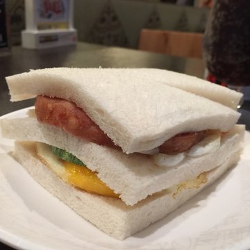 Luncheon Meat 'N' Egg Sandwich 鸡蛋午餐肉三文治