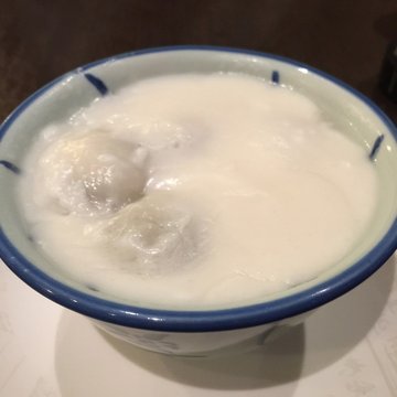 Almond Cream with Glutinous Balls 杏仁糊汤圆