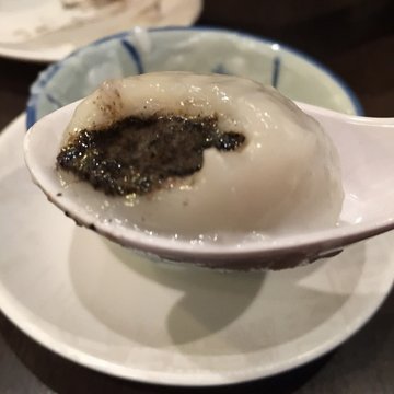 Almond Cream with Glutinous Balls 杏仁糊汤圆