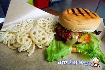 Messy Messy Nice Nice Mama Burger