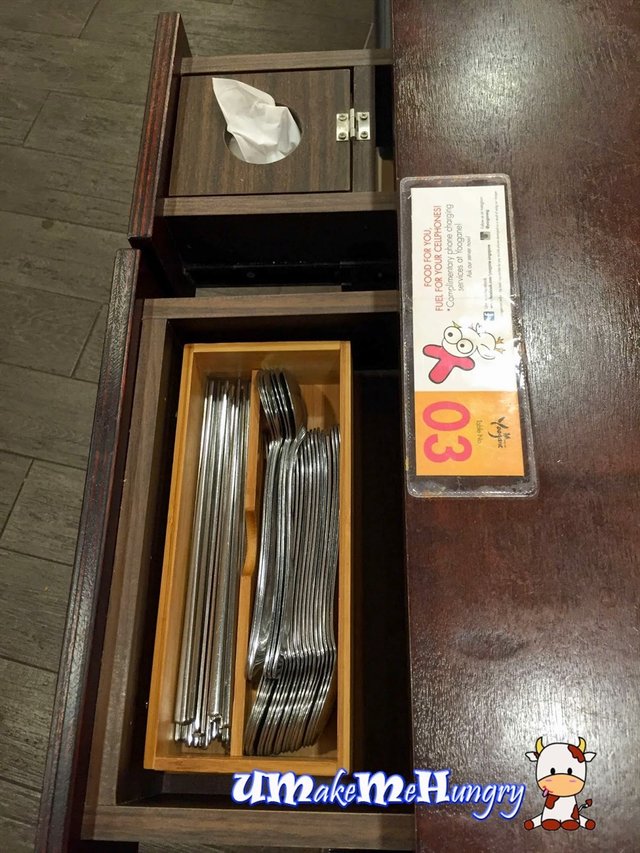 Utensils & Serviettes