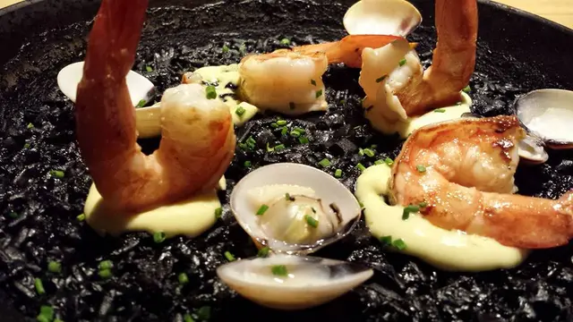 squid ink paella