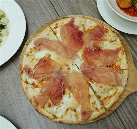 crispy thin, chewy pizza topped with thin slices of rock melon, parma ham and mozzarella 