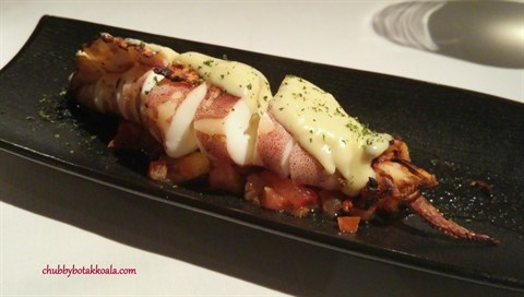 Calamari Arrostiti Pomodorini, E Crema Di Aglio
Grilled Squid with Garlic Cream Sauce