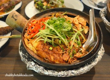Oyster Omelette Claypot Rice