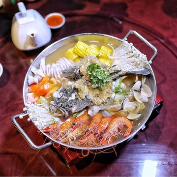 SEAFOOD HOTPOT $128++