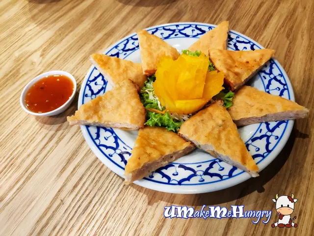 Thai Pan Fried Prawn Pizza 泰式虾披萨 - $10 