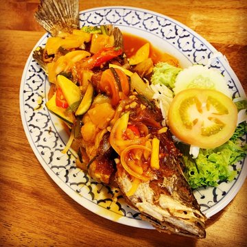 Sea Bass with Sweet & Sour Sauce (酸甜炸鱼）