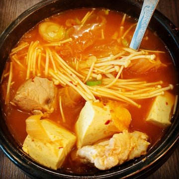 Pork Kimchi Jjigae (猪肉泡菜汤）