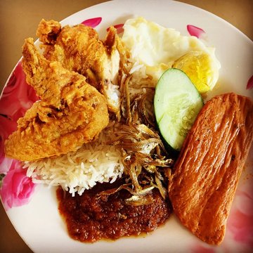Set A Nasi Lemak (Chicken, Egg & Ikan Bilis)