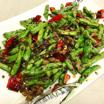 Stir-Fried French Beans with Minced Pork (干煸四季豆)