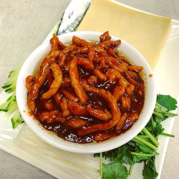 Sautéed Shredded Pork in Bean Sauce (京酱肉丝)