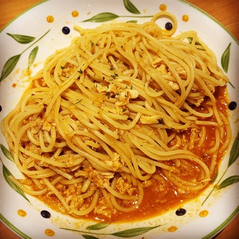 Spaghetti with chilli crab sauce & tender crab meat.