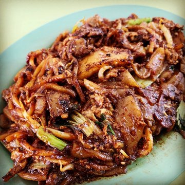 Fried Cockle Kway Teow (鲜蛤炒粿条)