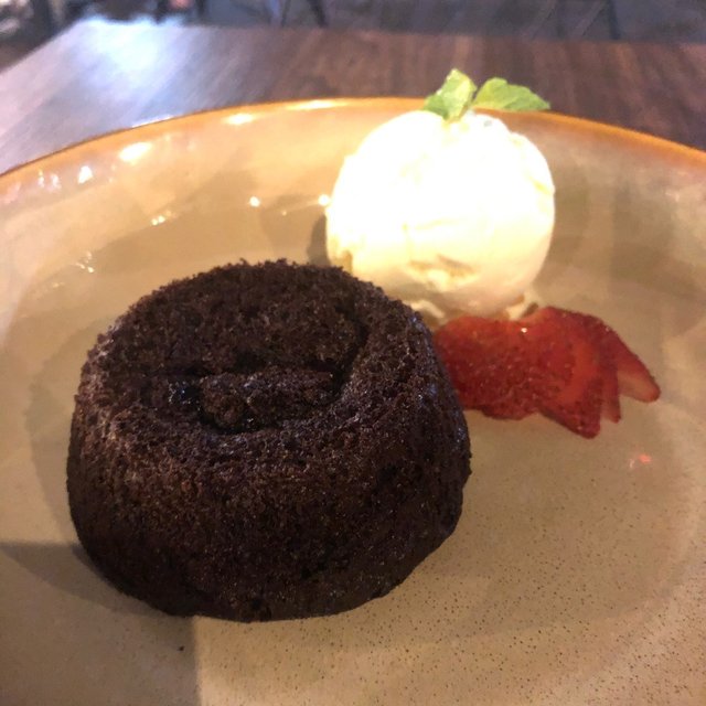 Chocolate  lava  cake  