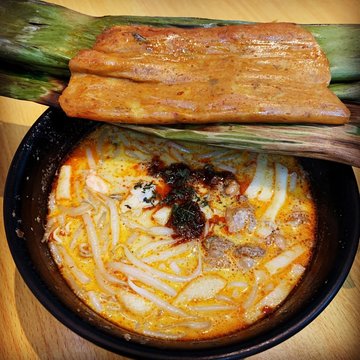 Laksa with Otah (叻沙与乌咑)