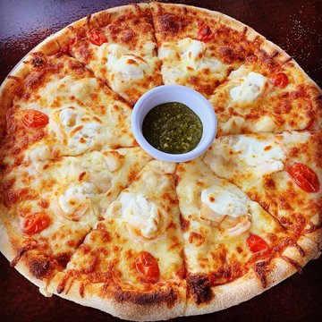 Kelong Prawn & Scallop Pizza