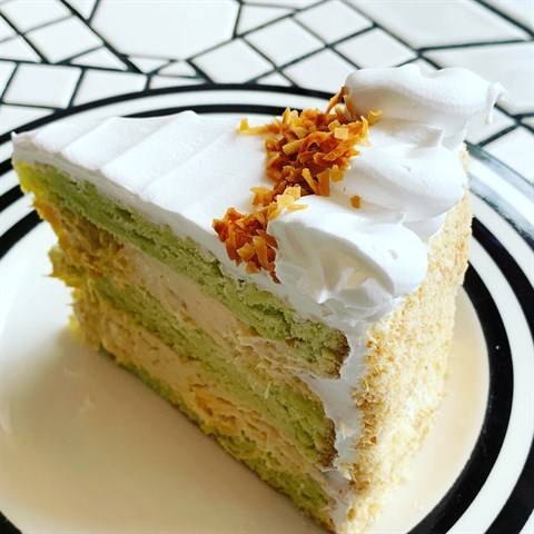 Consist of soft-as-a-feather pandan chiffon cake between layers of Mao Shan Wang durian, covered generously with fragrant desiccated coconut.