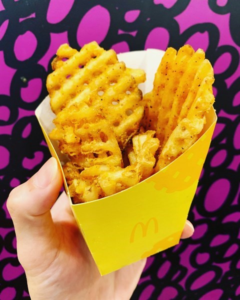 Deliciously crispy potatoes in classic waffle pattern.