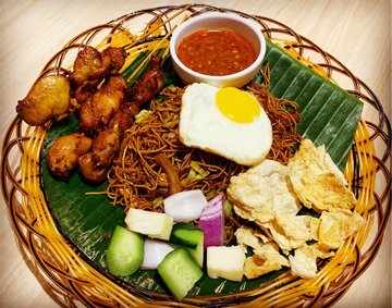 Mee Goreng with Satay (印度尼西亚沙爹炒面)