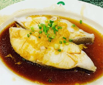 Steamed Cod Fish with Garlic (金银蒜蒸鳕鱼)