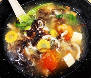 Seafood with Seaweed Soup (海鲜紫菜汤)