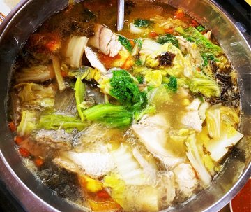 Fishhead Steamboat (鱼头炉)