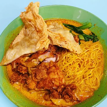 Curry Fried Chicken Cutlet Noodles with Yong Tau Foo (咖喱炸鸡扒面加酿豆腐）
