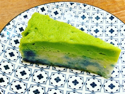 With rich flavours of coconut milk, pandan & blue pea hand-pressed sticky rice.