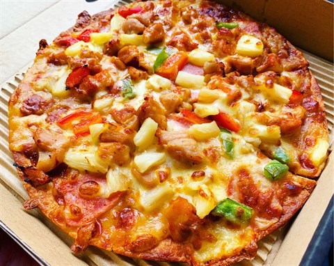 With spicy chicken chunks, chicken ham, luscious pineapple chunks, fresh capsicums, baked on a sweet & smoky BBQ sauce.