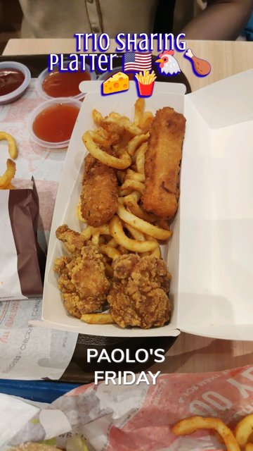 Trio Sharing Platter 🇺🇸🥵🌶️🐔🍗🧀🍟