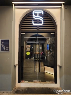 Abriza Rooftop Bar