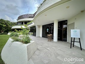 Benches Cafe
