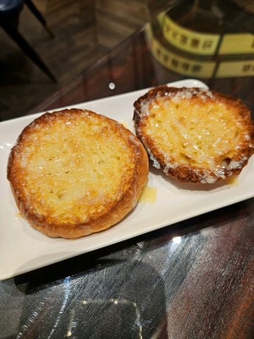 Crispy bun in condensed milk