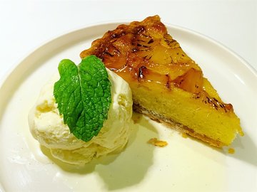 Golden Pineapple Tart