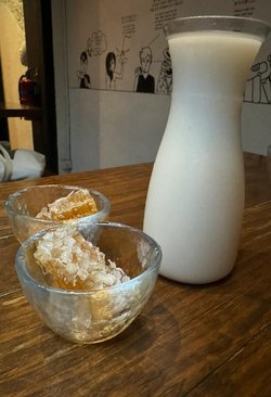 Honeycomb Makgeolli